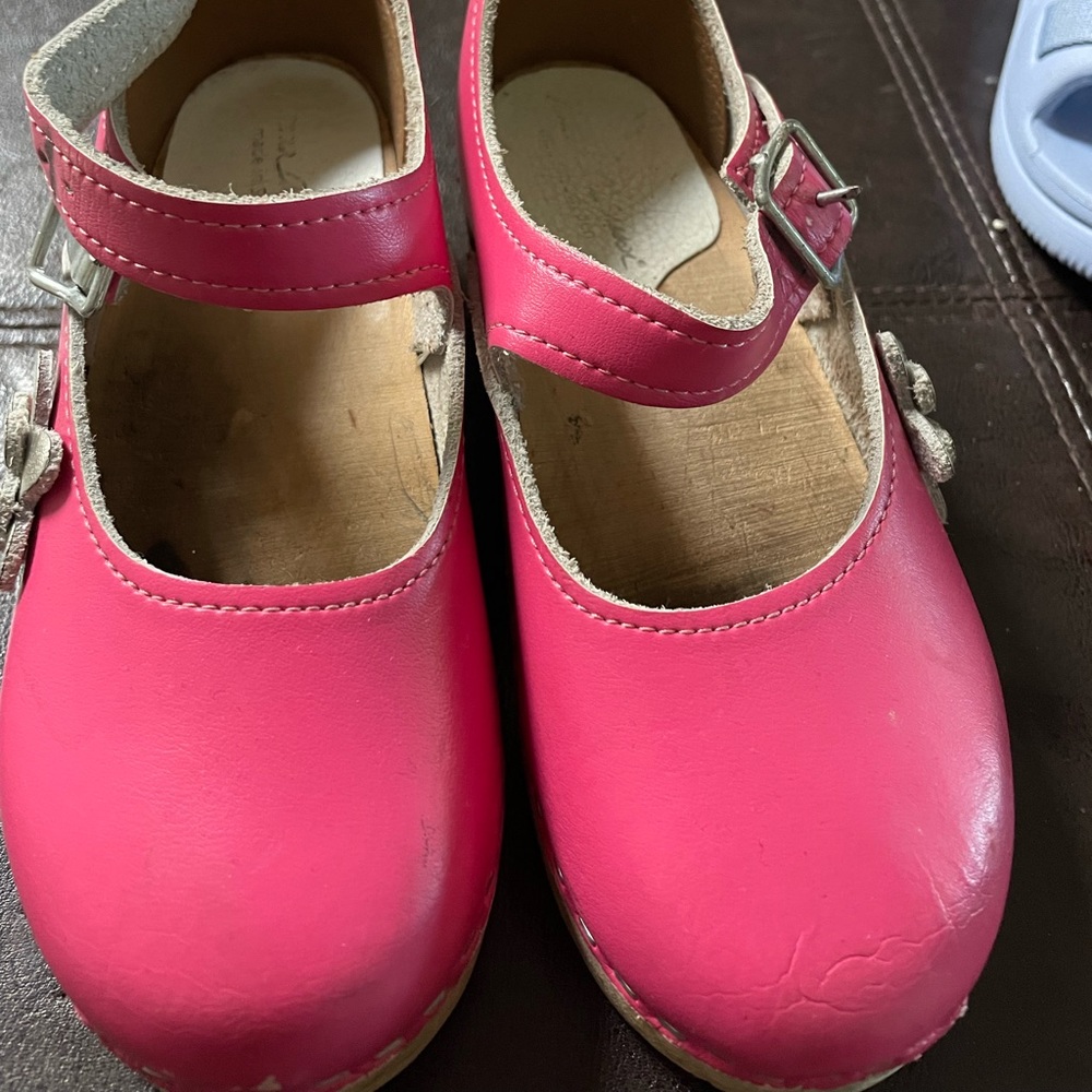 pink clogs - Picture 2 of 4
